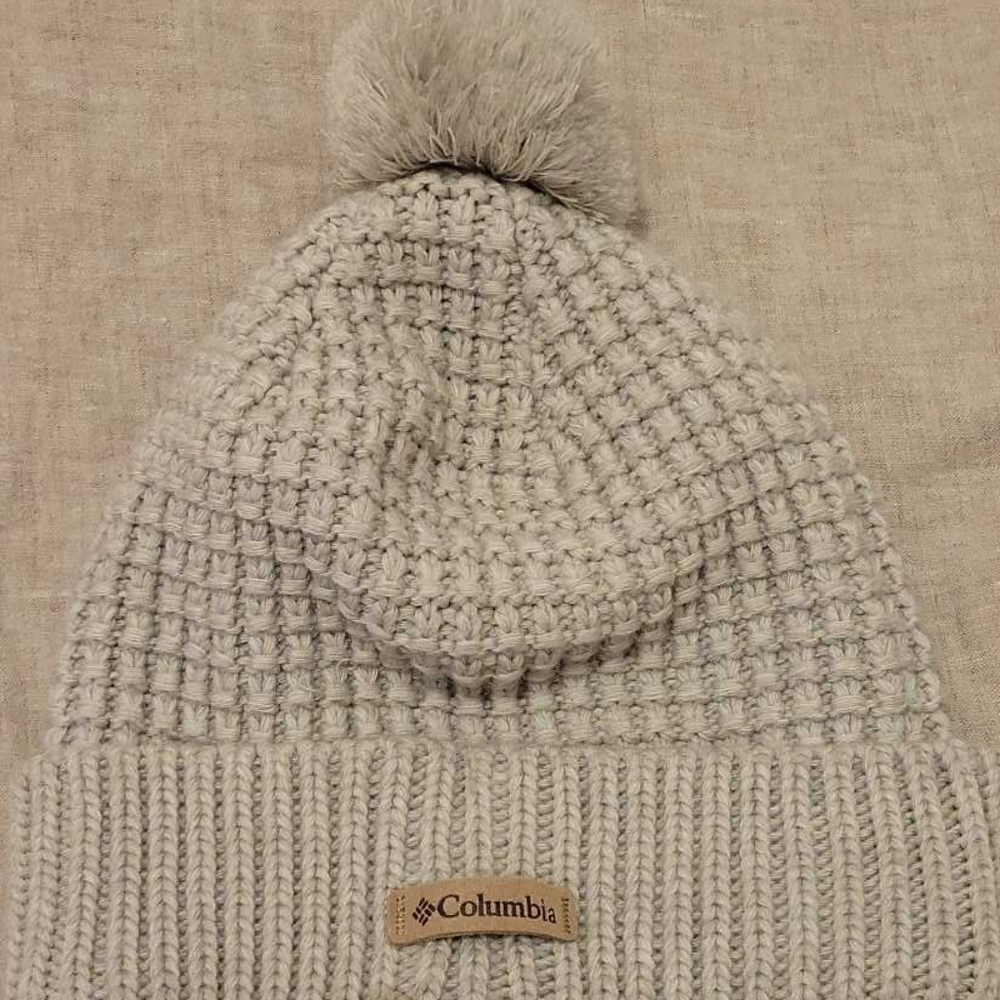 New Columbia pompom toque